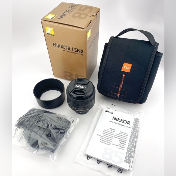 Nikon AF-S NIKKOR 85mm f/1.8G Prime Telephoto F-Mount Lens With Accessories